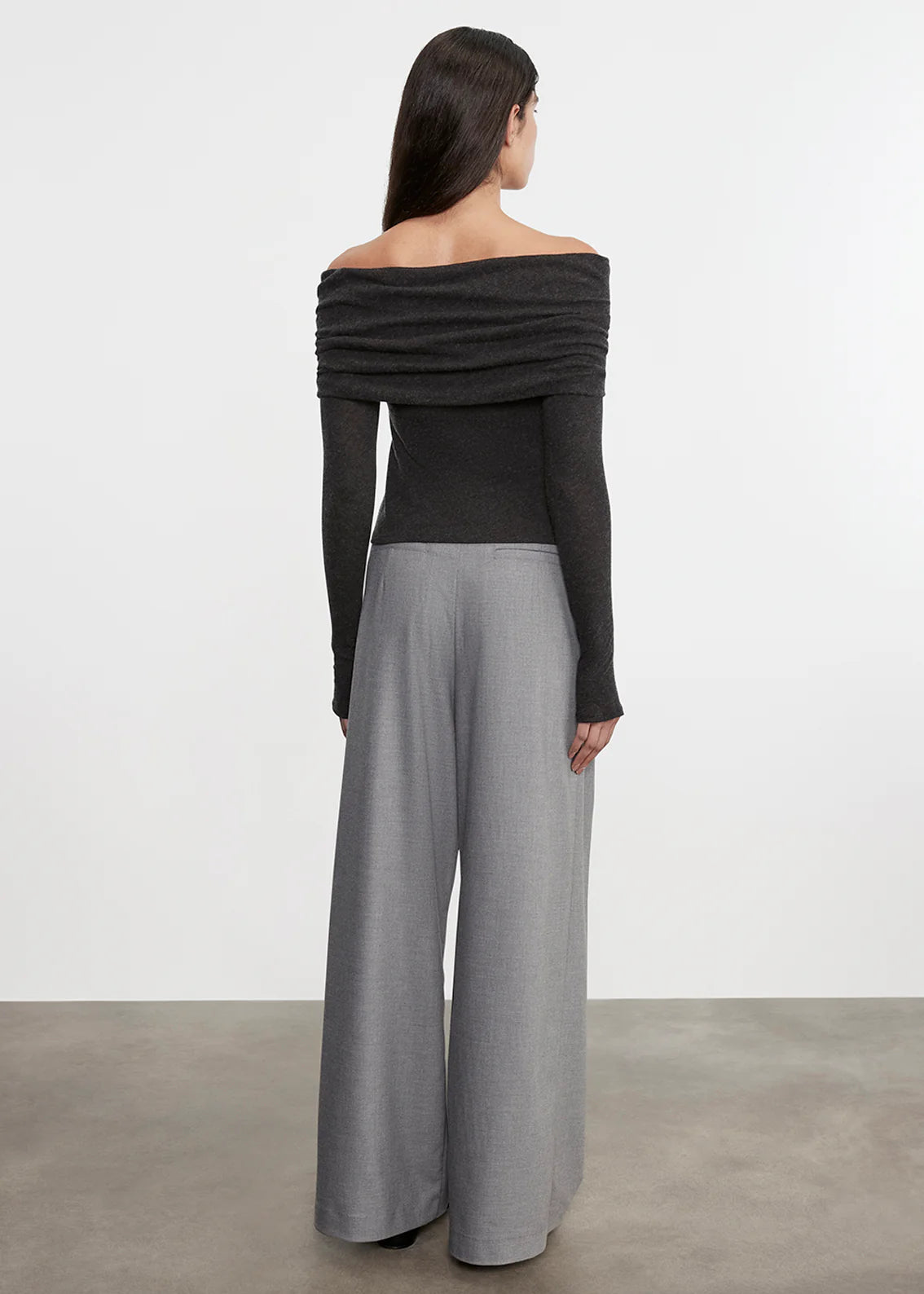 Cashmere L/S Off-Shoulder Top | Charcoal