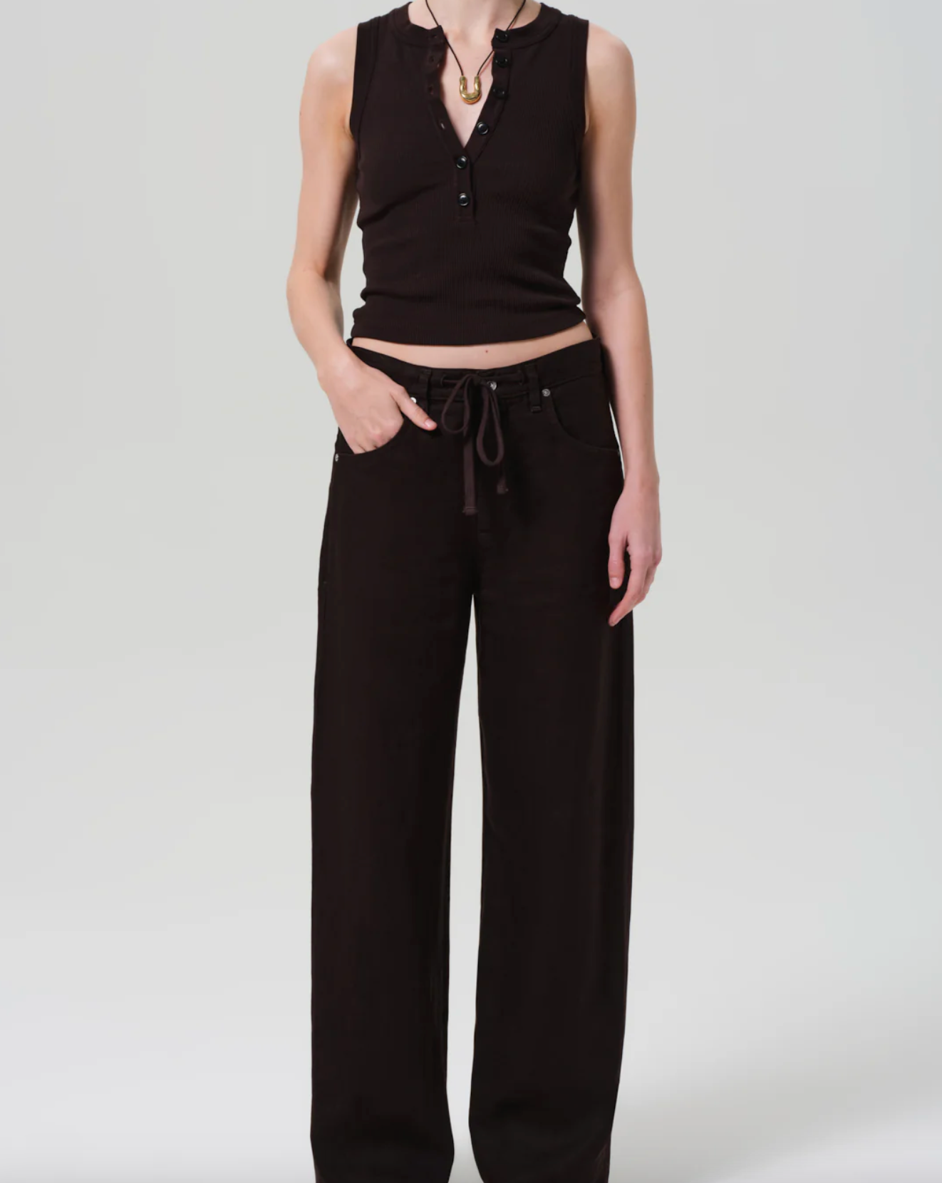 citizensofhumanity_citizensofhumanitycaralyntank_caralyntank_chocolatetank_buttontank_ribbedtanktop_buttonfront_staple_rib_formfitting_COH