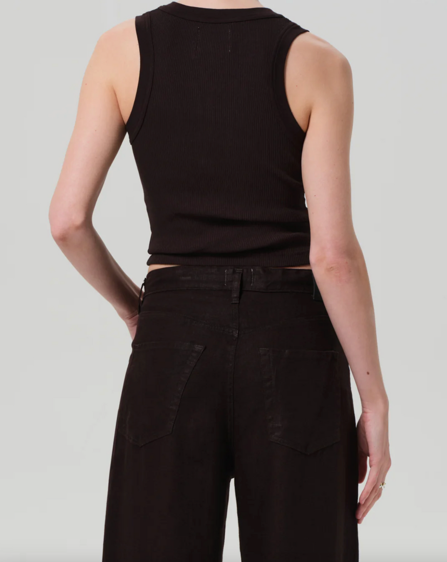 citizensofhumanity_citizensofhumanitycaralyntank_caralyntank_chocolatetank_buttontank_ribbedtanktop_buttonfront