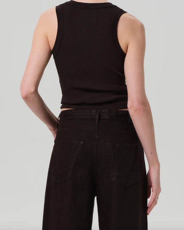citizensofhumanity_citizensofhumanitycaralyntank_caralyntank_chocolatetank_buttontank_ribbedtanktop_buttonfront